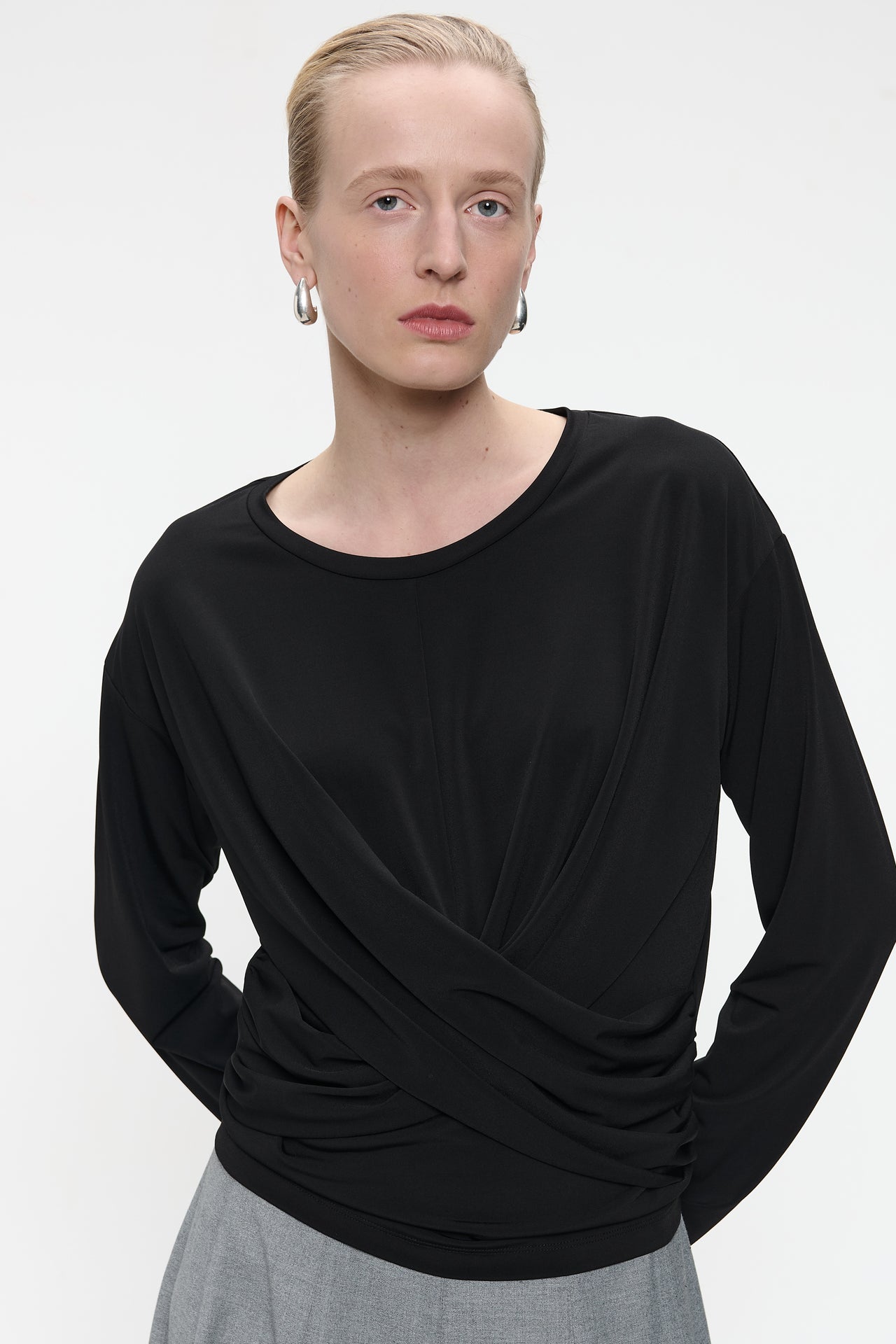 Loren top cross drape | Black